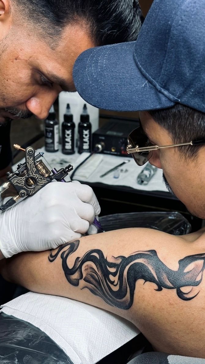 Tribal/abstract flowing design